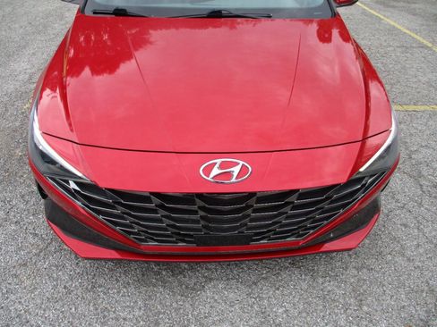Used 2021 Hyundai Elantra SEL w/ Convenience + Premium Package FWD image 24