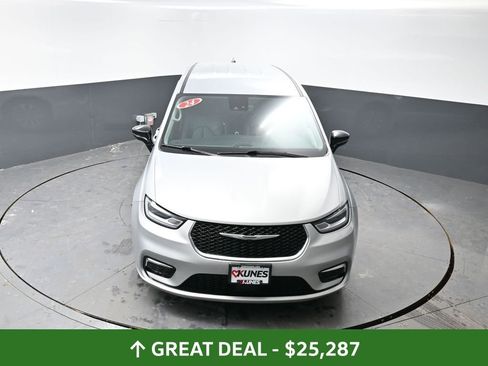 Used 2024 Chrysler Pacifica Limited FWD image 47