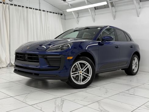 Certified 2025 Porsche Macan image 6