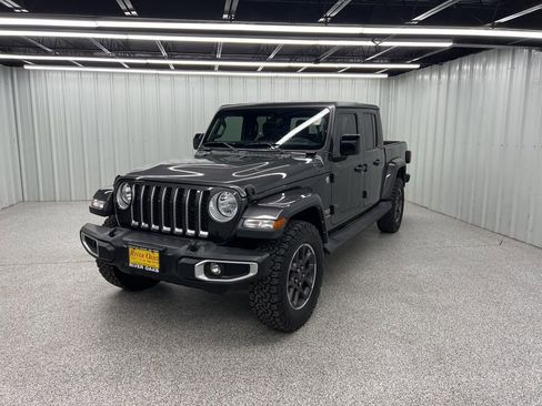 Used 2022 Jeep Gladiator Overland AWD/4WD image 3