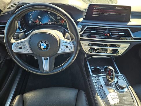 Used 2022 BMW 740i w/ M Sport Package image 18