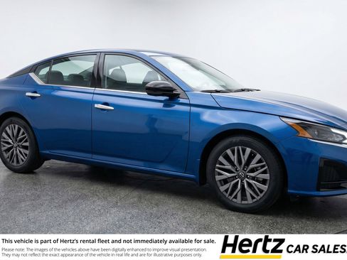 Used 2025 Nissan Altima 2.5 SV image 1