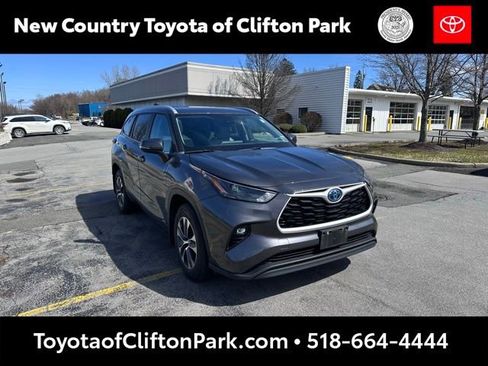 Used 2023 Toyota Highlander XLE image 1
