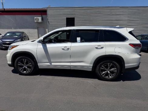 Used 2016 Toyota Highlander XLE AWD/4WD image 6