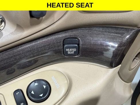 Used 2005 Buick Le Sabre Limited w/ Celebration Edition Package FWD image 2