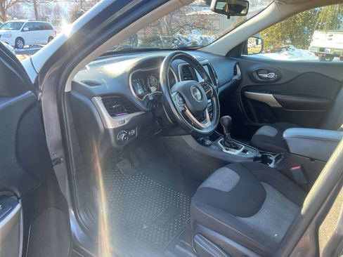 Used 2018 Jeep Cherokee Latitude image 8