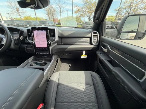 New 2026 RAM 2500 Big Horn AWD/4WD image 15