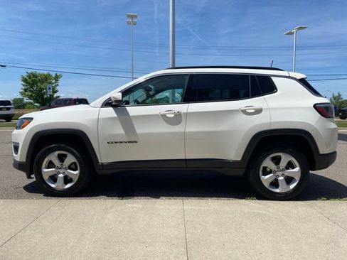 Used 2020 Jeep Compass Latitude w/ Cold Weather Group AWD/4WD image 9