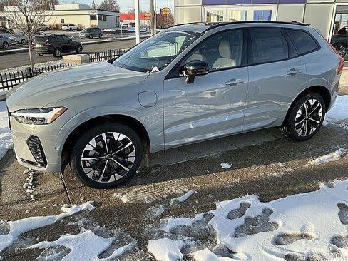 New 2026 Volvo XC60 T8 Plus w/ Climate Package AWD/4WD image 11