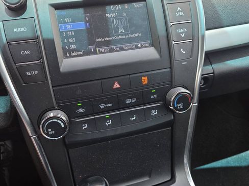 Used 2017 Toyota Camry SE FWD image 10