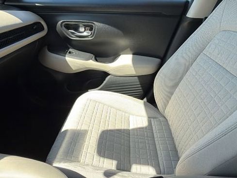 Used 2023 Honda HR-V LX image 23
