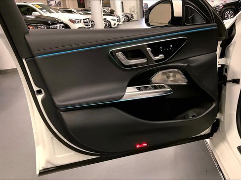 Used 2025 Mercedes-Benz E 350 Sedan image 20