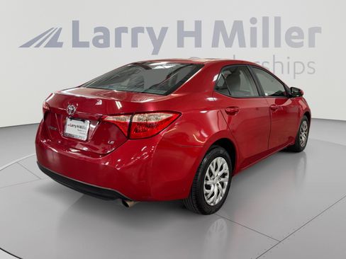 Used 2017 Toyota Corolla LE w/ Carpet Mat Package (TMS) FWD image 5