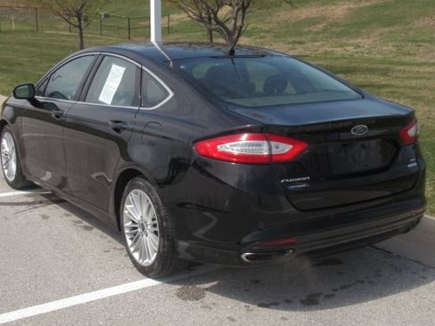 Used 2016 Ford Fusion SE w/ Equipment Group 202A image 2