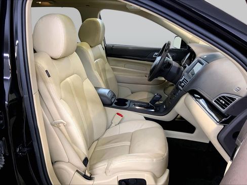 Used 2019 Lincoln MKT AWD image 8