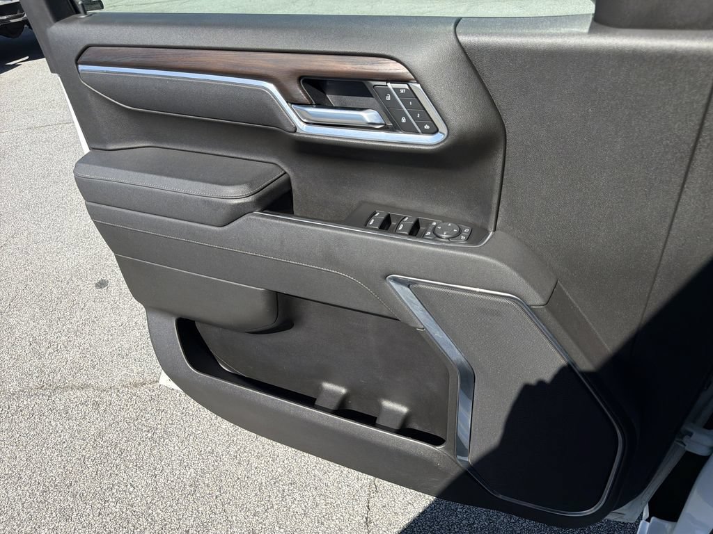Used 2025 GMC Sierra 1500 SLT RWD image 13