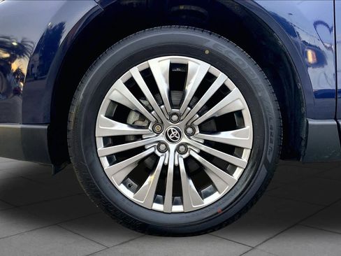 Used 2022 Toyota Venza XLE AWD/4WD image 10
