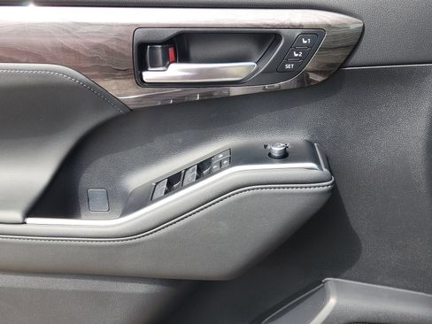 New 2026 Toyota Highlander Limited AWD/4WD image 22