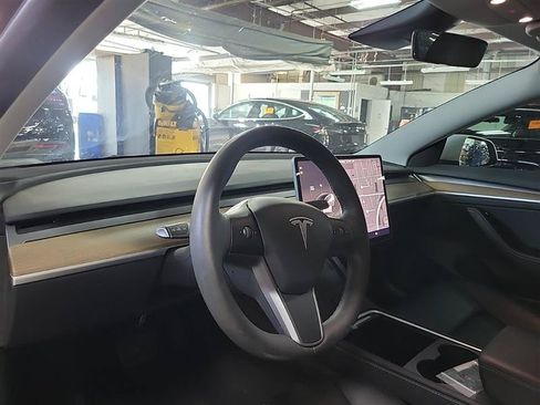 Used 2023 Tesla Model 3 Standard Range RWD image 7