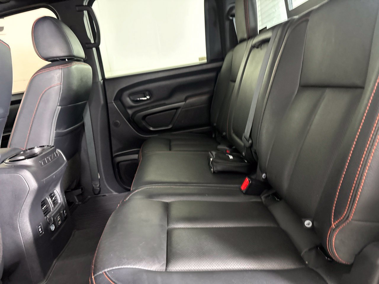 Used 2024 Nissan Titan PRO-4X w/ Pro-4x Convenience Package AWD/4WD image 22