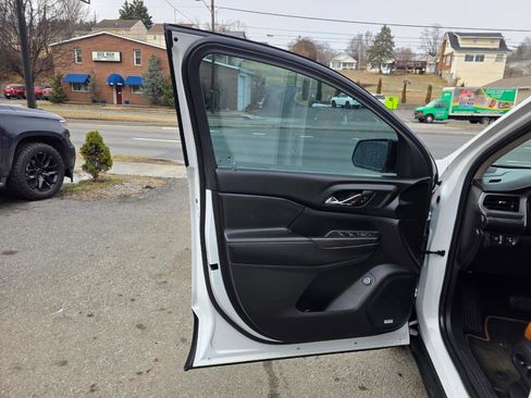 Used 2017 GMC Acadia SLT image 10