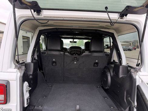 Used 2019 Jeep Wrangler Unlimited Rubicon w/ Dual Top Group AWD/4WD image 8