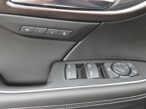 Used 2023 Buick Envision Avenir image 12