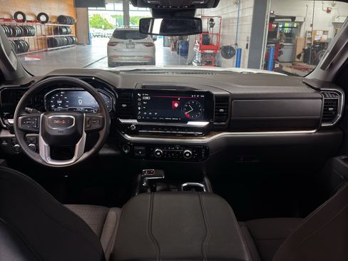 Used 2025 GMC Sierra 1500 Elevation w/ X31 Off-Road Package AWD/4WD image 18
