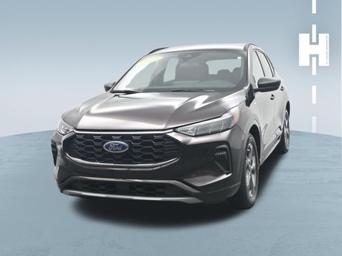 Used 2023 Ford Escape ST-Line w/ Tech Pack #1 FWD image 2