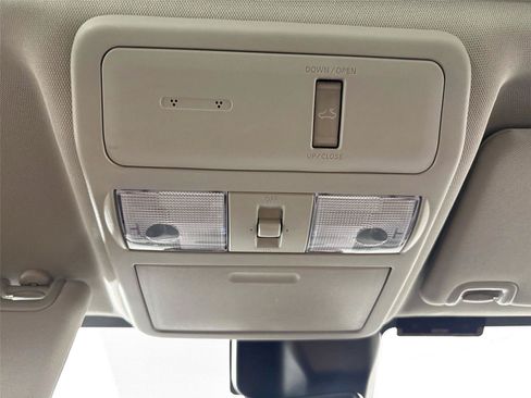 Used 2024 Nissan Frontier SL w/ Technology Package RWD image 22