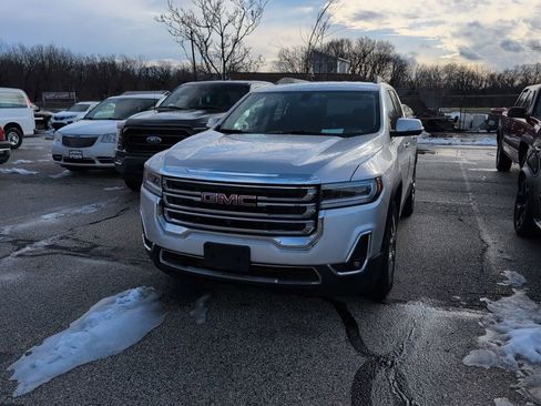 Used 2020 GMC Acadia SLT w/ Premium Package image 3