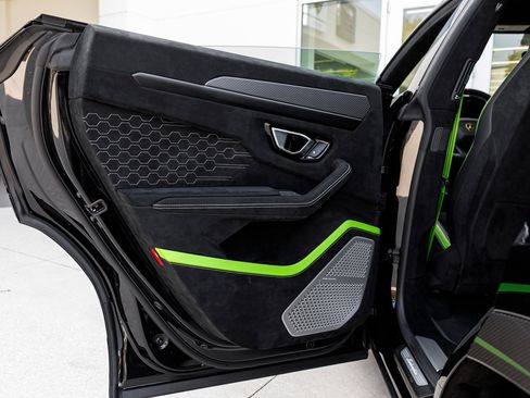 Used 2024 Lamborghini Urus Performante AWD/4WD image 36