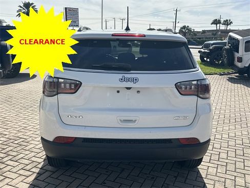 Used 2024 Jeep Compass Latitude image 8