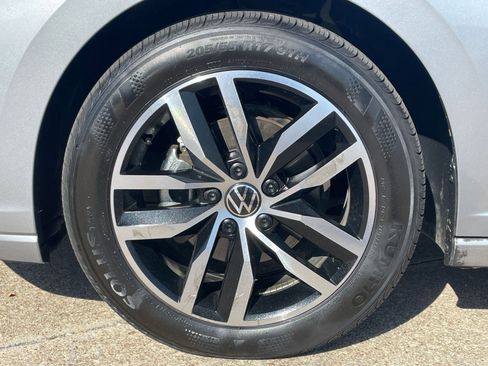 Used 2025 Volkswagen Jetta SE image 30