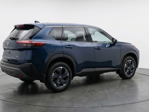 Used 2025 Nissan Rogue SV AWD/4WD image 9