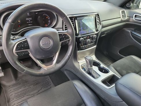 Used 2019 Jeep Grand Cherokee Altitude AWD/4WD image 11