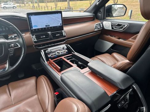 Used 2023 Lincoln Navigator Reserve image 31