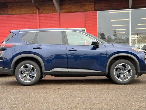 Used 2025 Nissan Rogue SV FWD image 3