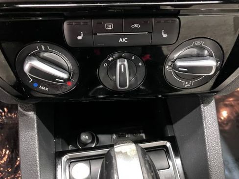 Used 2016 Volkswagen Jetta Sport image 39