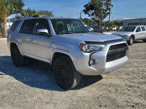 Used 2022 Toyota 4Runner SR5 Premium image 2