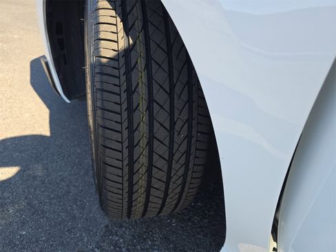 Used 2025 Toyota Camry SE w/ Convenience Package image 29