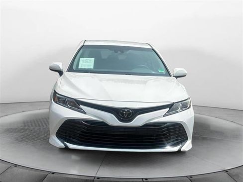Used 2018 Toyota Camry LE image 8