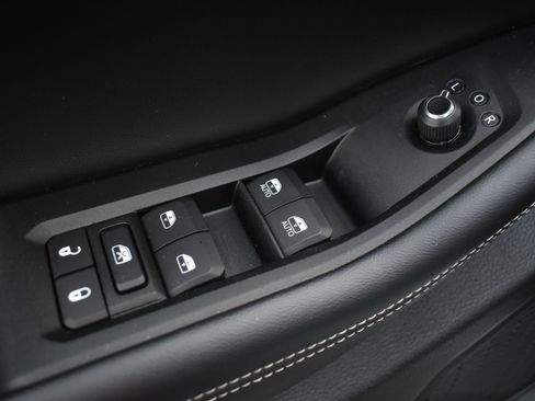 Used 2025 Jeep Grand Cherokee Altitude AWD/4WD image 13