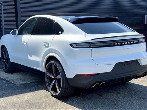 New 2025 Porsche Cayenne Coupe image 3