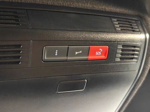 Used 2023 Volkswagen Tiguan SE image 11