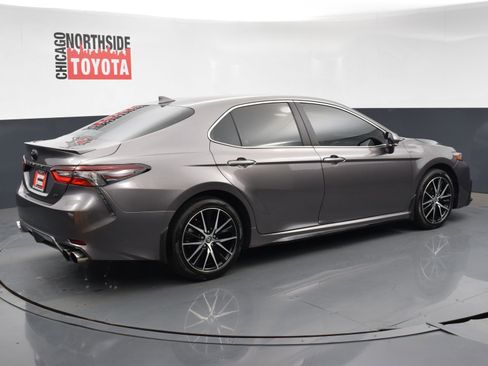 Used 2024 Toyota Camry SE image 4