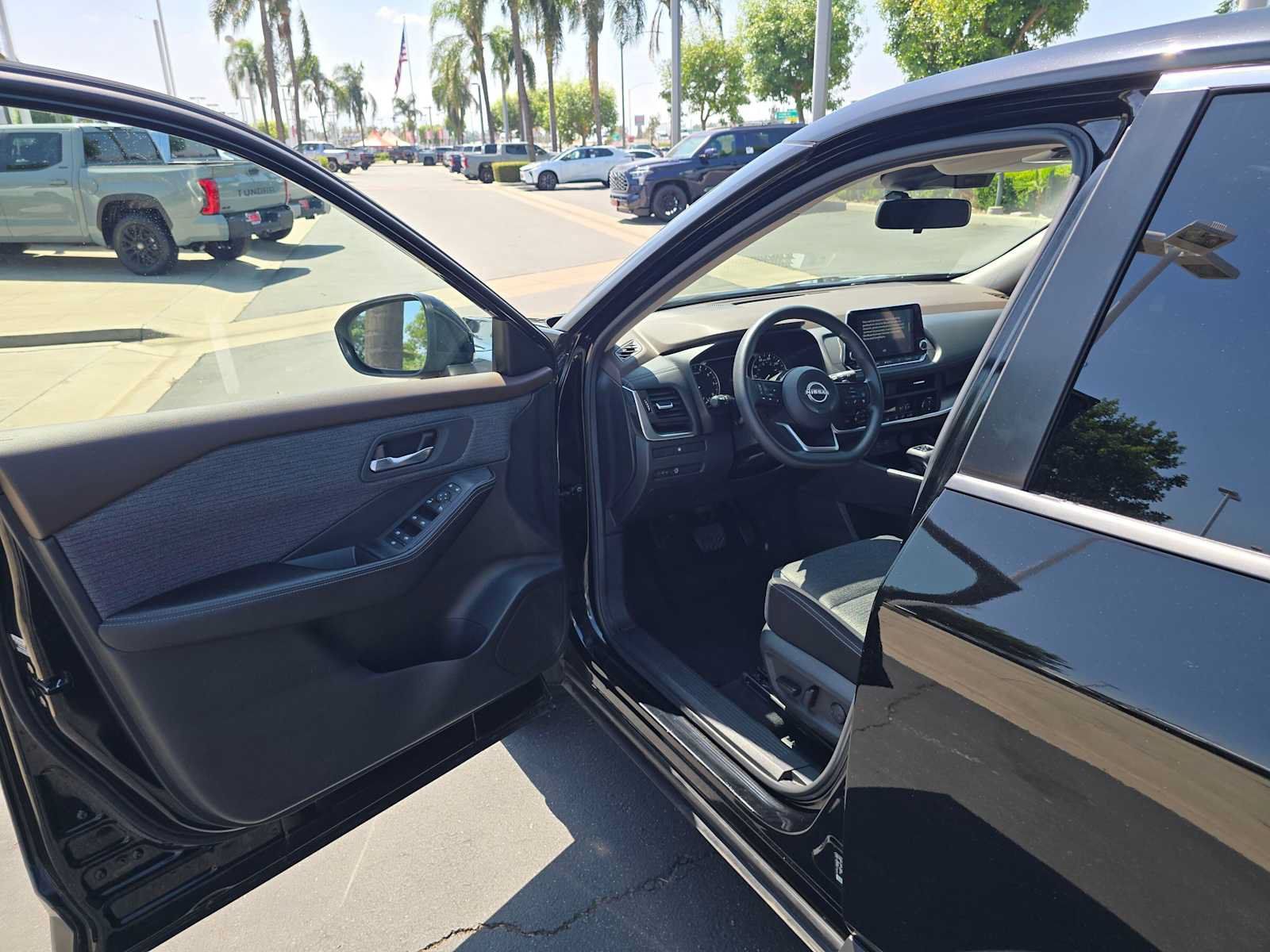 Used 2023 Nissan Rogue SV FWD image 19