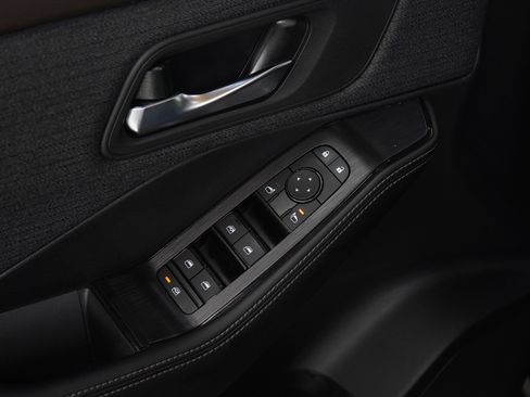 Used 2023 Nissan Rogue SV image 23