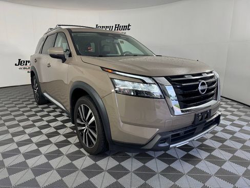 Used 2023 Nissan Pathfinder Platinum AWD/4WD image 6