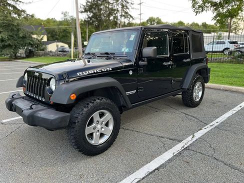 Used 2012 Jeep Wrangler Unlimited Rubicon w/ Connectivity Group AWD/4WD image 9